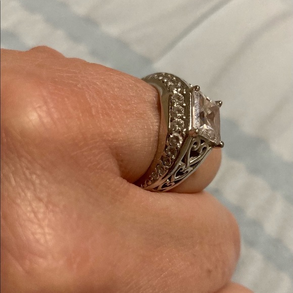 Sterling silver Princess cut sz 7 beautiful ring! - Picture 3 of 7